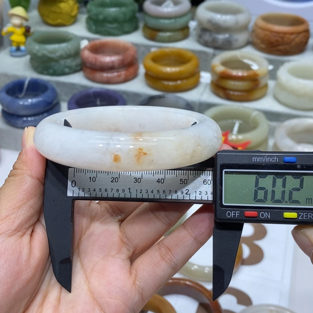 石英岩玉未镶嵌手镯