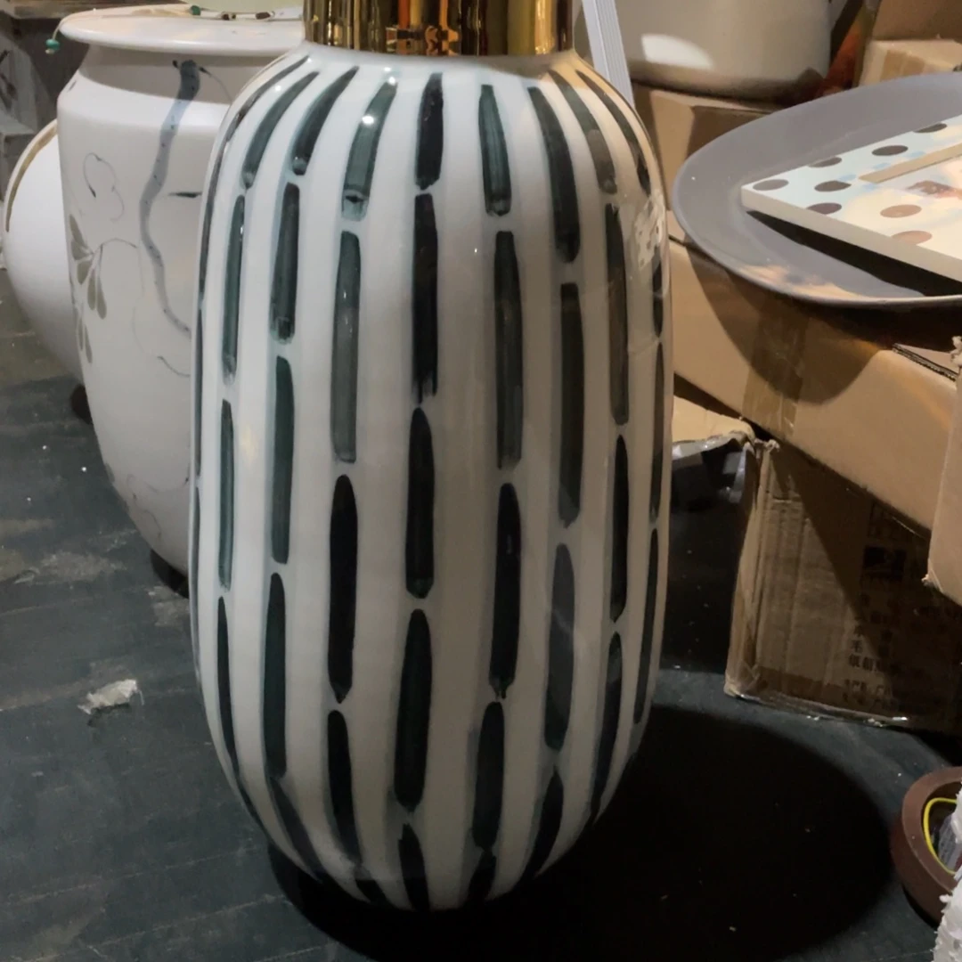 艺**楠陶瓷花瓶，仿真绿植。