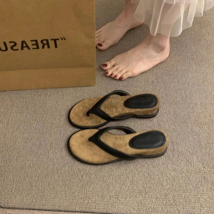 2025新款法式夹趾沙滩度假凉拖拼色百搭坡跟人字拖鞋女外穿夏凉鞋