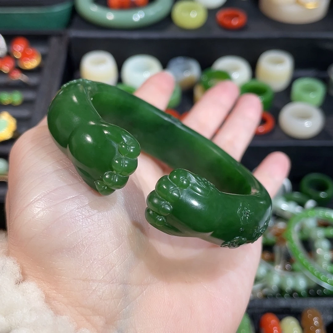 和田玉（碧玉）未镶嵌手镯54.5圈 碧玉梅花猫爪开口镯 （另一面展示)