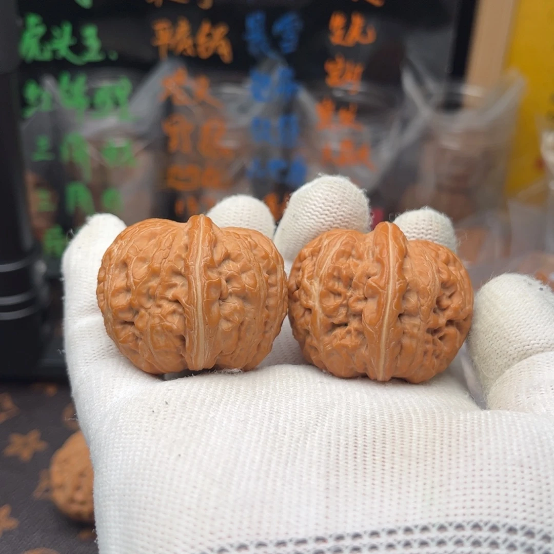 文玩核桃吊坠元宝