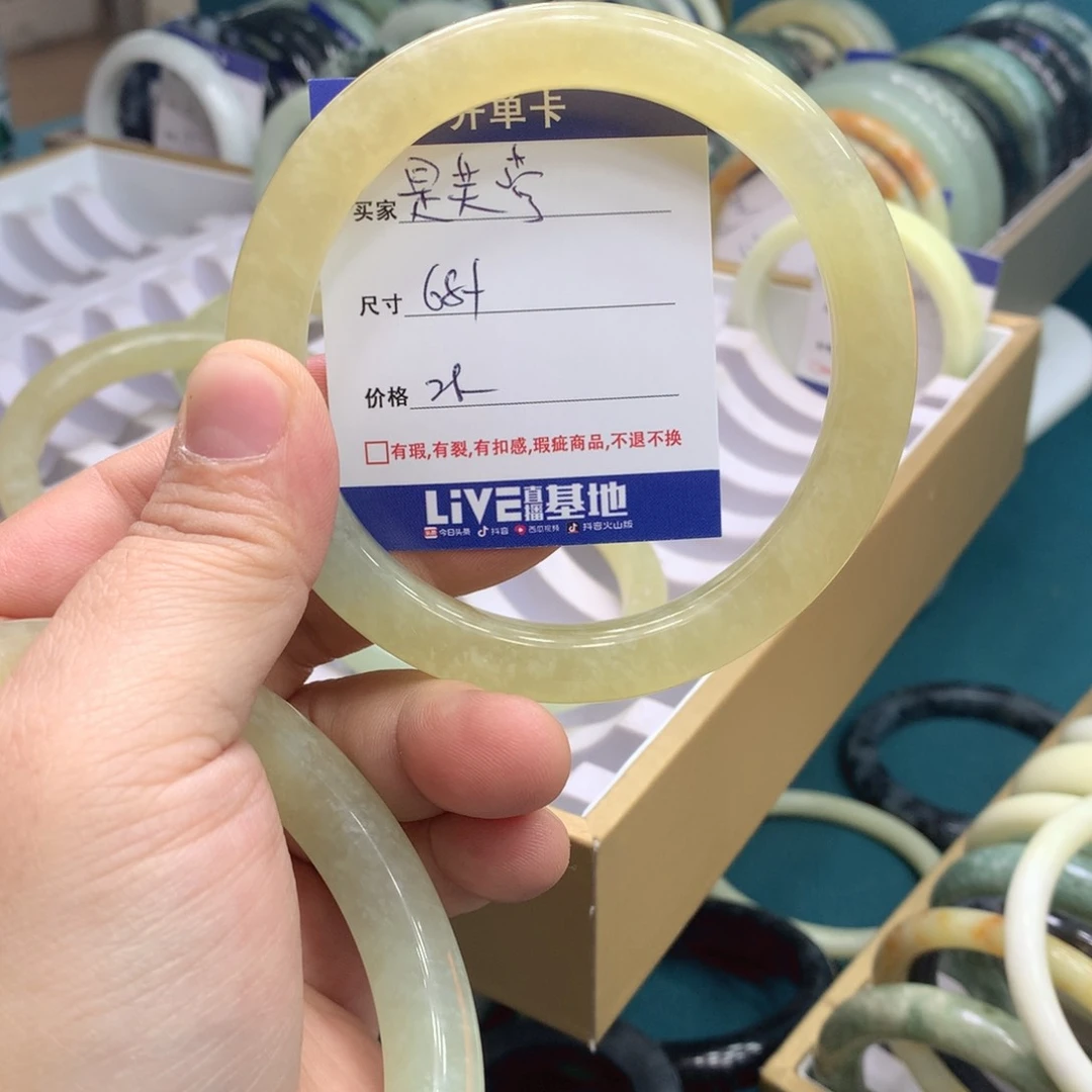 蛇纹石玉手镯未镶嵌是***～