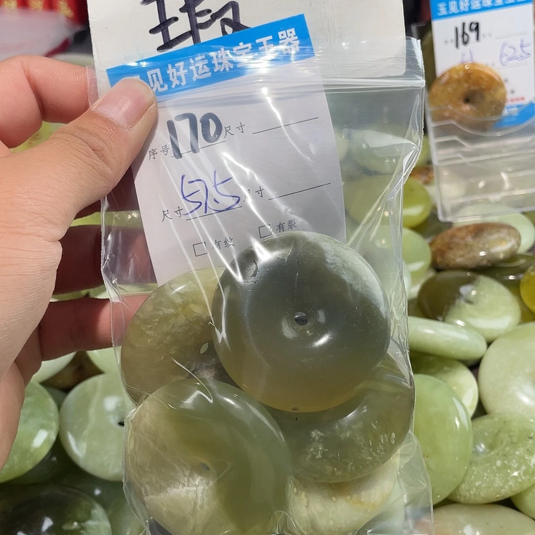 未镶嵌蛇纹石玉颈饰