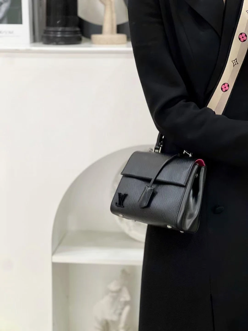 99新 LouisVuitton/路易威登 lv cluny mini水波纹黑色/优品