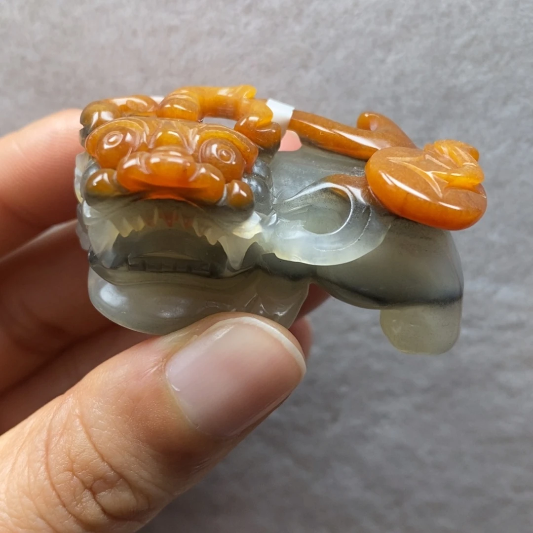 石英质玉（黄龙玉）未镶嵌颈饰