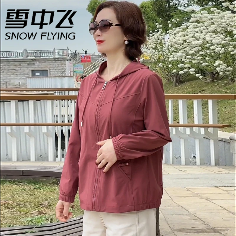 雪中飞妈妈单层薄款外套连帽百搭2025春夏新款中老年女装防晒衣H