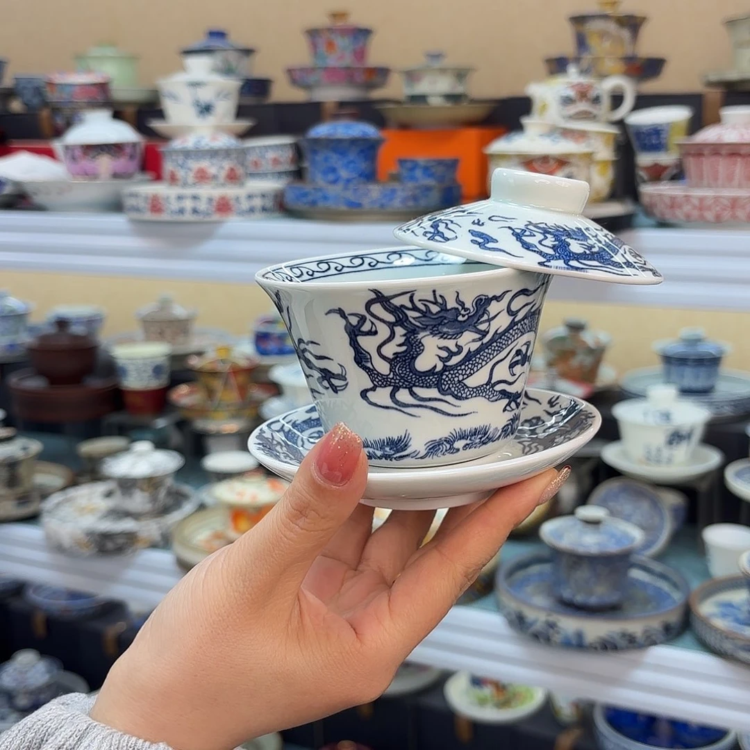 盖碗里放上适量水烧至