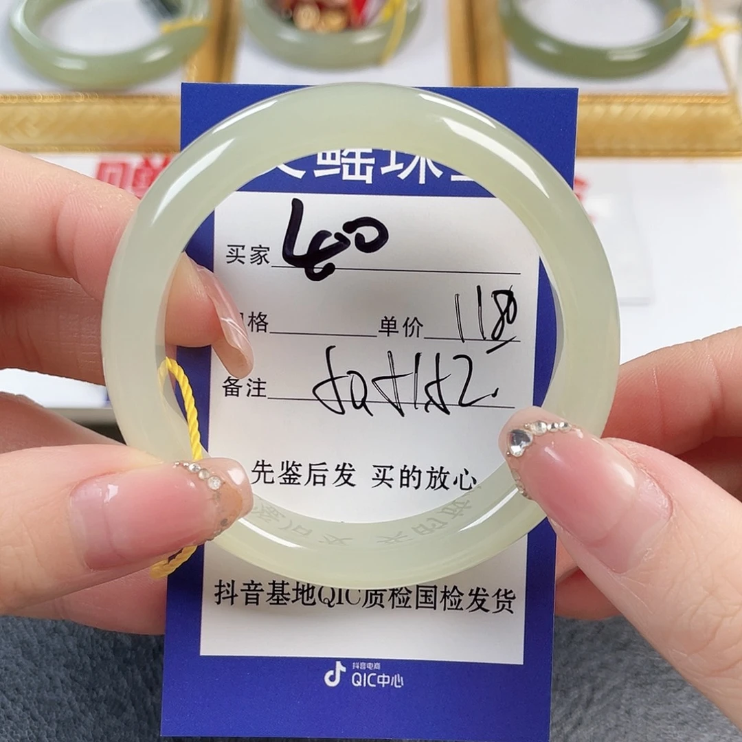 和田玉未镶嵌手镯
