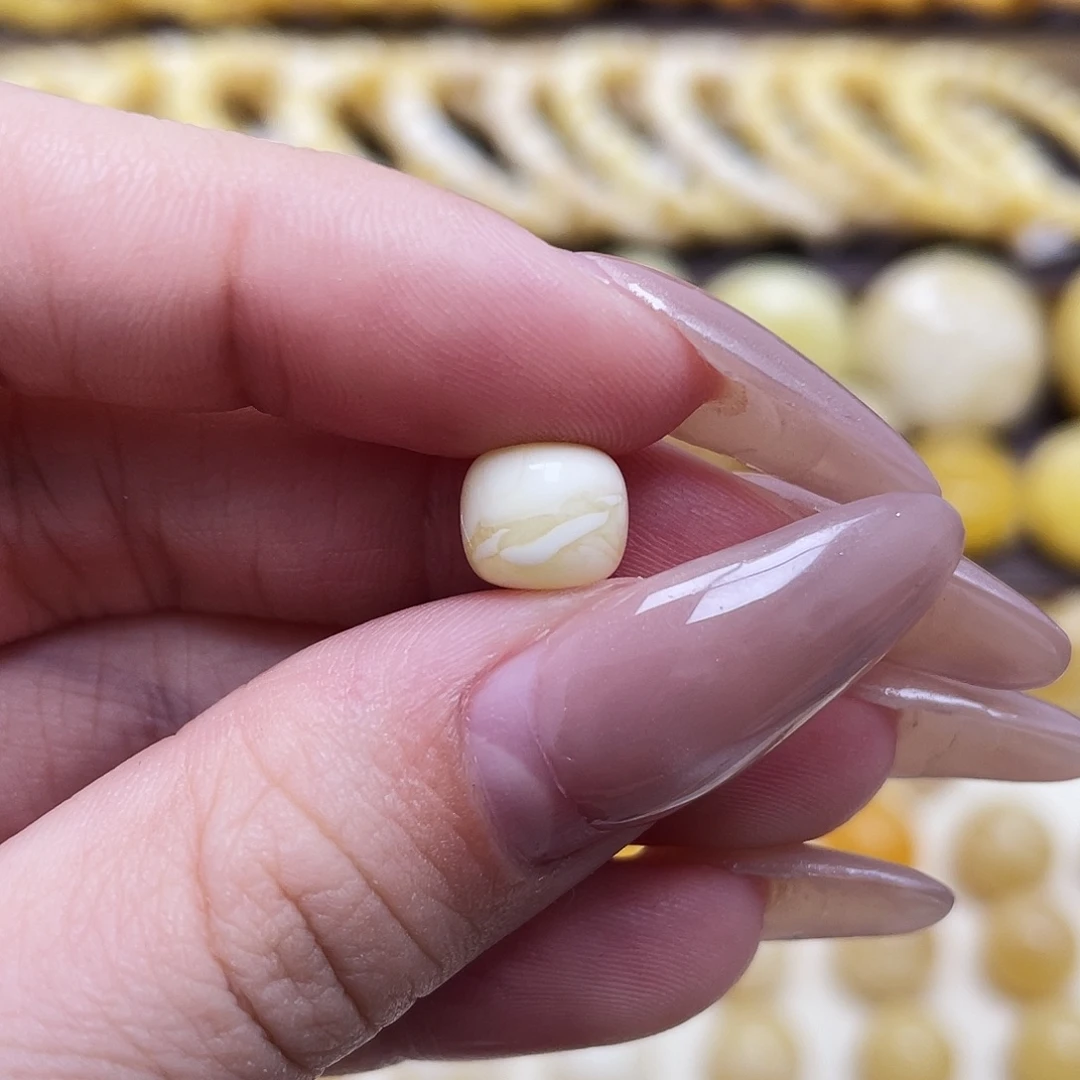 琥珀未镶嵌裸石8.5*7.3mm