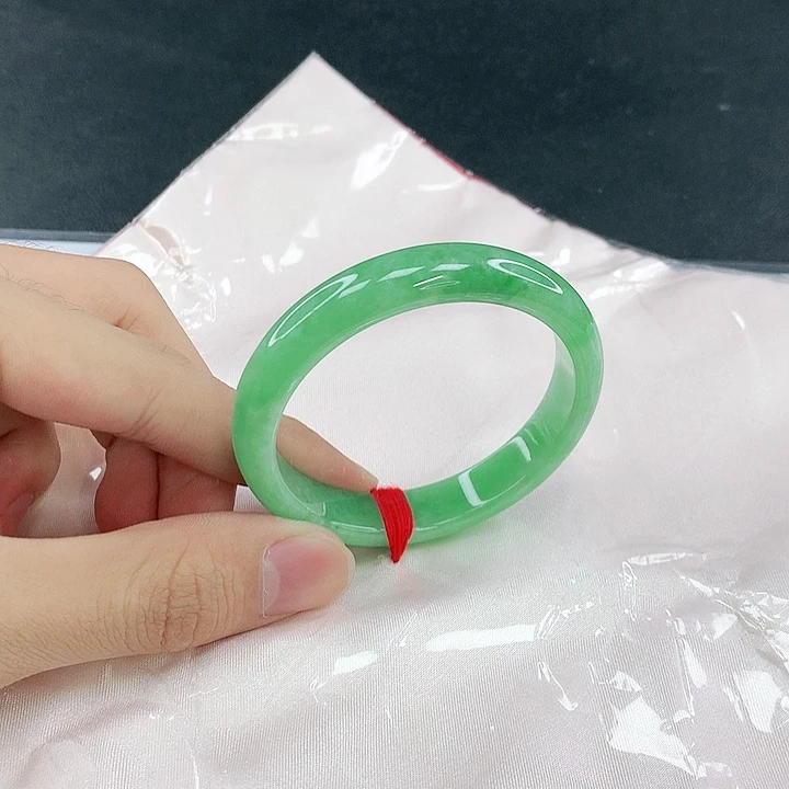 翡翠未镶嵌手镯圈51。05036