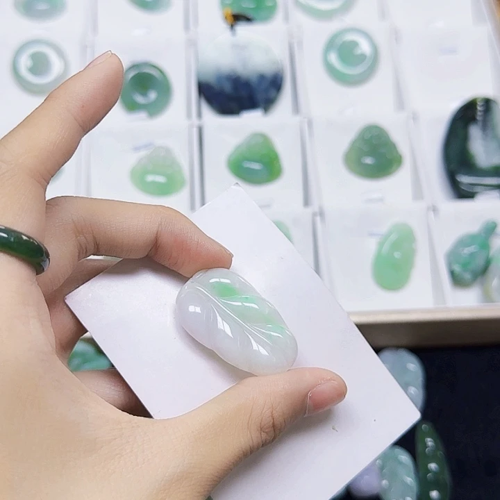 翡翠未镶嵌颈饰fc