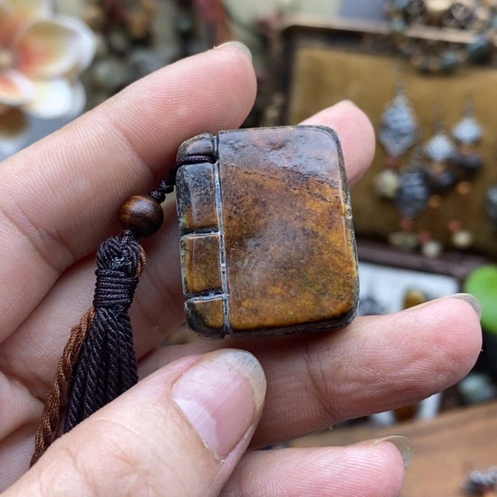 未镶嵌岫岩河磨玉（透闪石质玉）挂件未***?