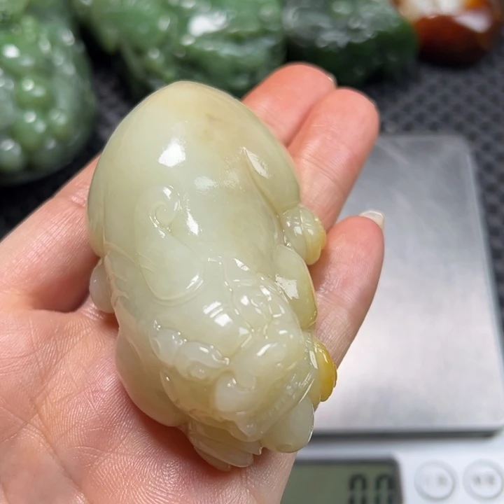 爱***睡和田玉未镶嵌把件