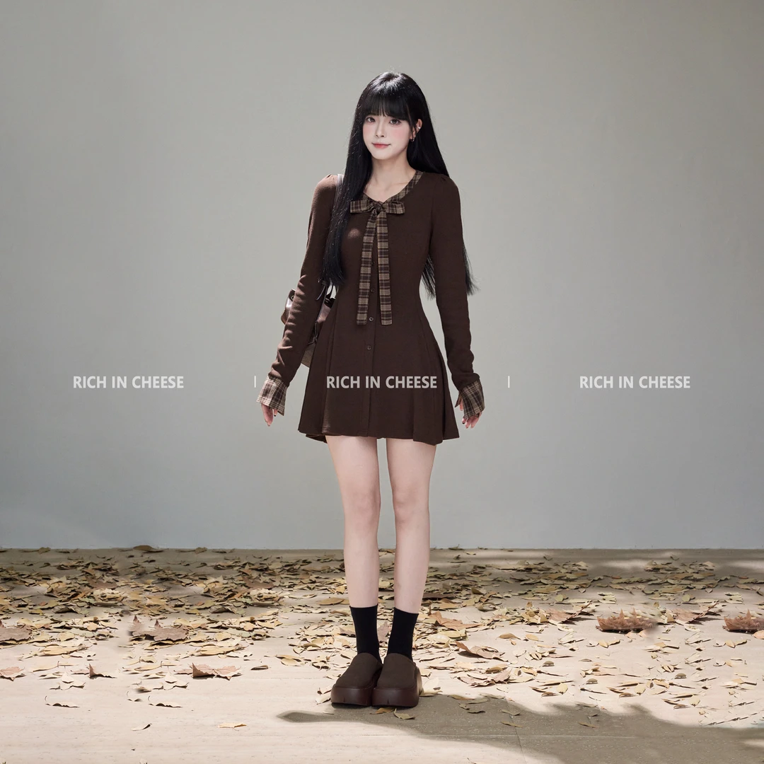 【清清】RICHINCHEESE 都市风尚 秋冬蝴蝶结棕格系带针织收腰连衣裙