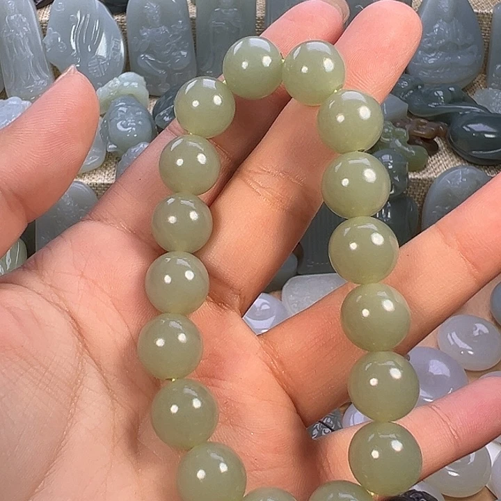 匹***曹和田玉未镶嵌颈饰