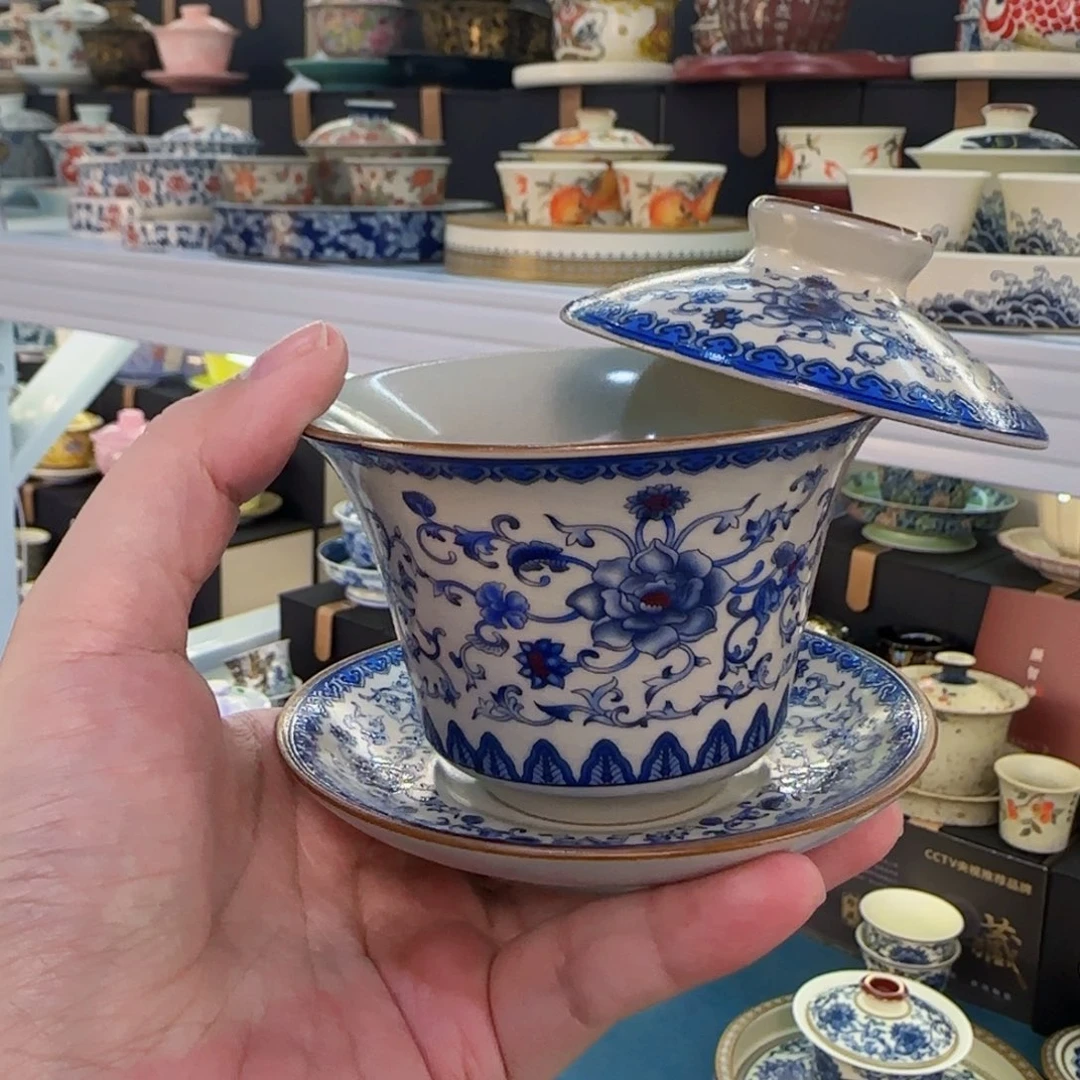 瓷片盖碗很精致很好看