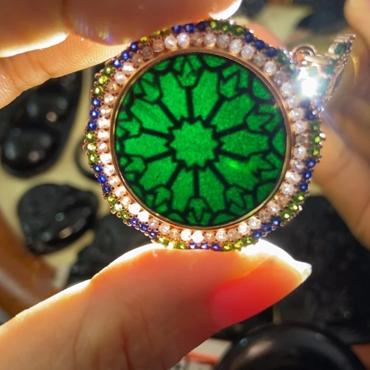 翡翠颈饰未镶嵌墨翠