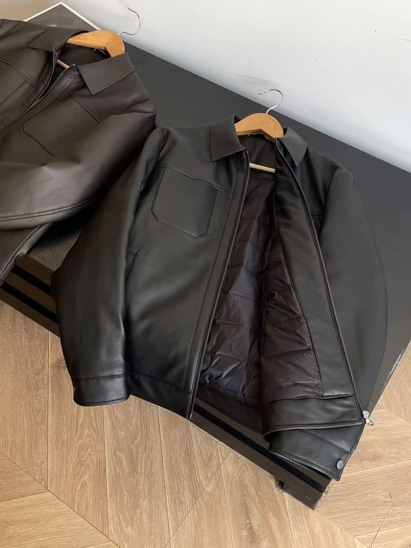 B【85绒子鹅绒】柔软水洗皮~压胶翻领无缝充绒羽绒服 C12 男装H7630