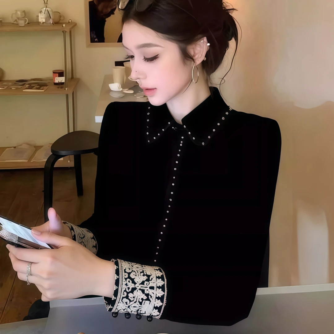 秋冬独特轻奢复古丝绒刺绣打底衬衫女设计感修身显瘦黑色翻领上衣