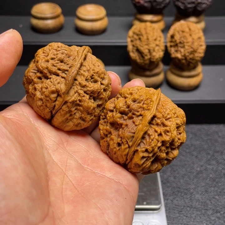 文玩核桃吊坠F金刚46