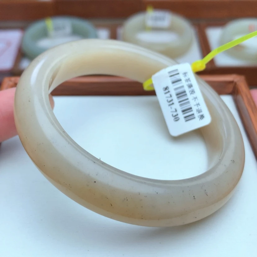 【闪购商品】和田玉手镯未镶嵌56