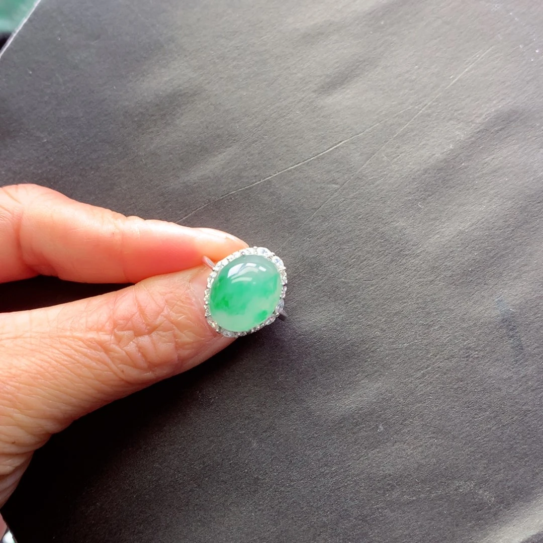 段***曦石英质玉未镶嵌戒指