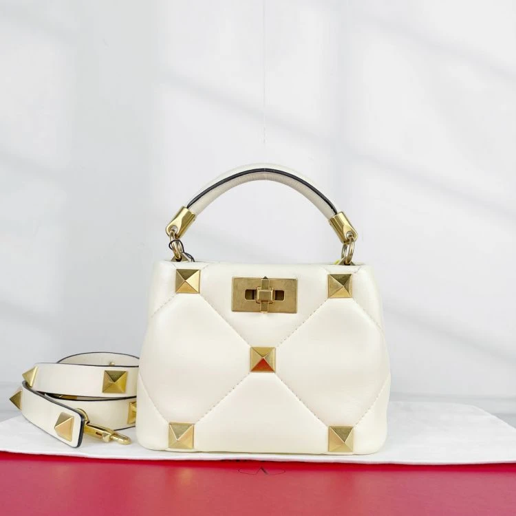 95新/华伦天奴/C9207757686/[251214zbb]