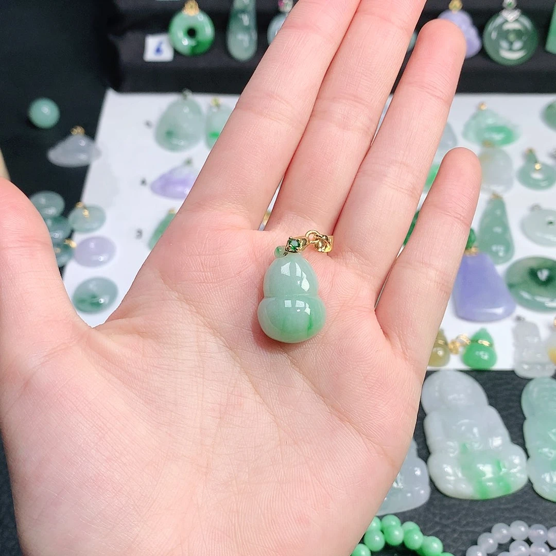 翡翠颈饰未镶嵌翡翠