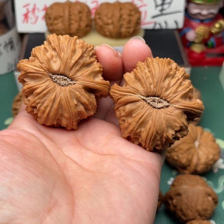 【闪购商品】文玩核桃吊坠46白狮子