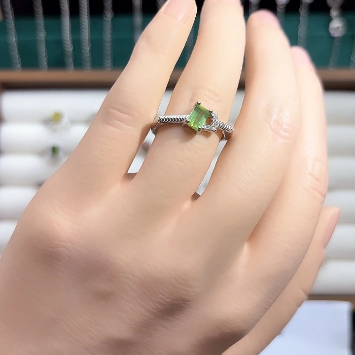银S925镶嵌橄榄石戒指