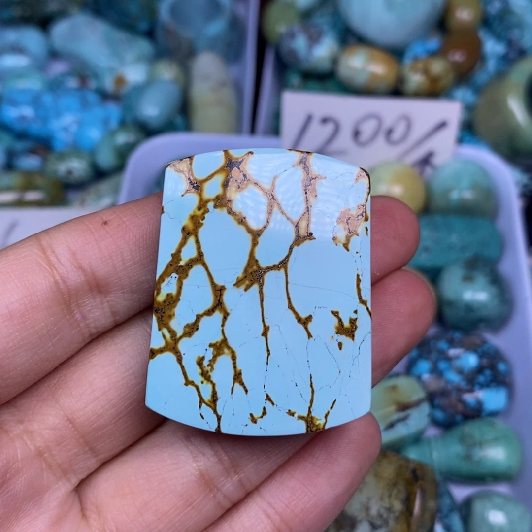 绿松石未镶嵌颈饰