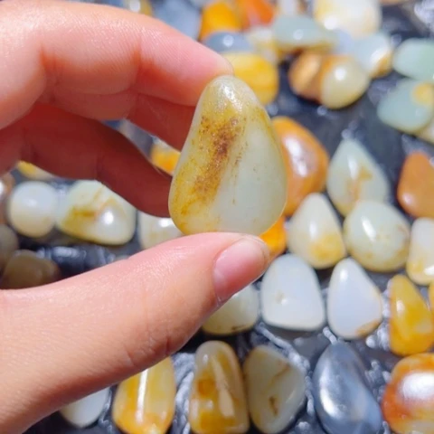 和田玉（子料）未镶嵌颈饰15.7克