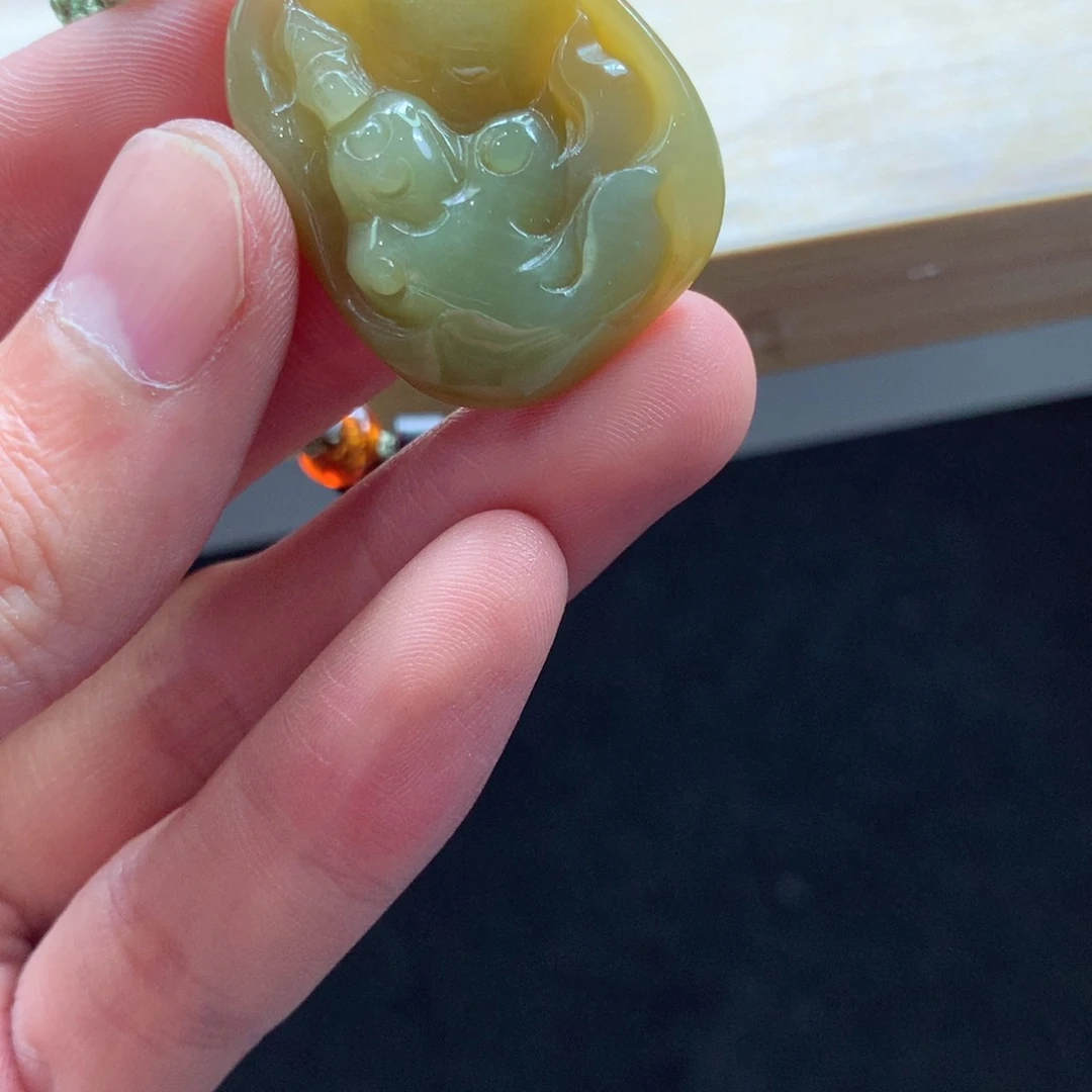 翡翠颈饰未镶嵌吊坠