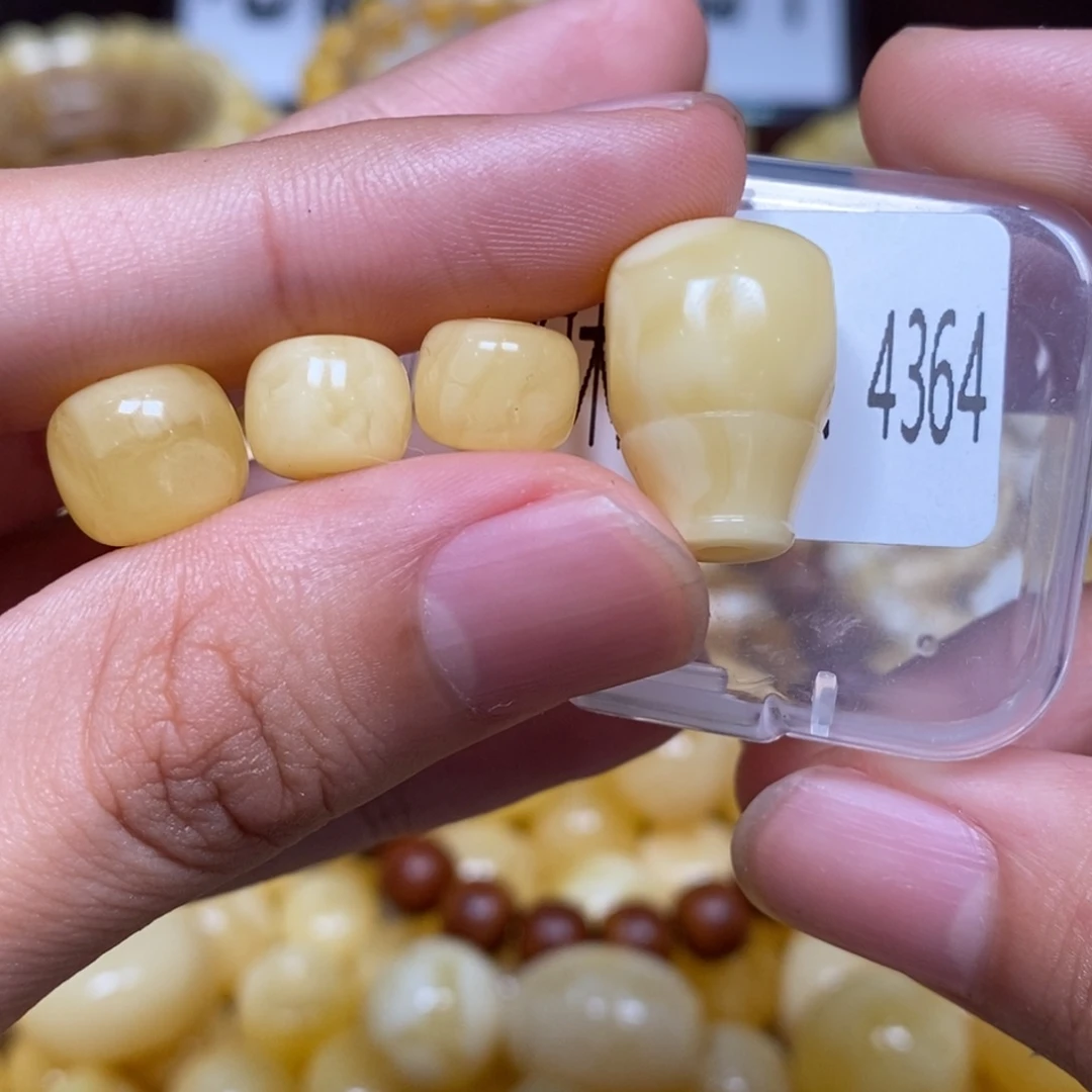 蜜蜡未镶嵌珠宝奇石4364