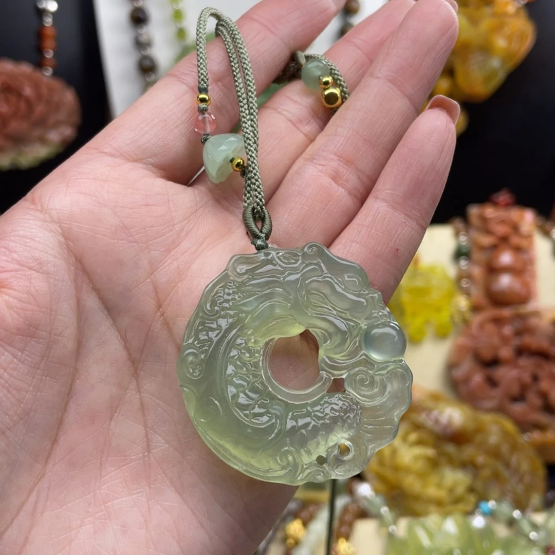 未镶嵌蛇纹石玉颈饰
