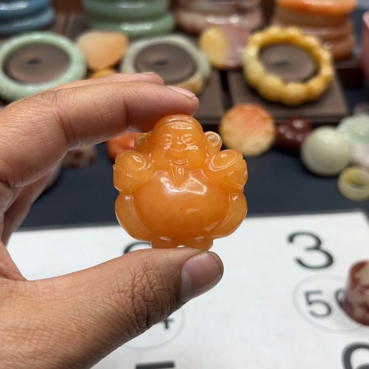 阮***软石英质玉未镶嵌手镯