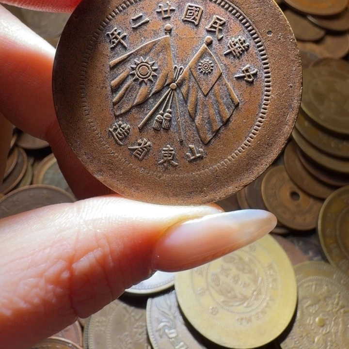 王***权一个铜币工艺品摆件