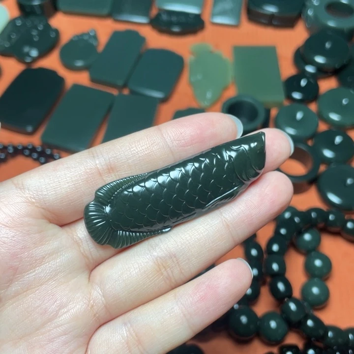 手串未镶嵌和田玉（青玉）