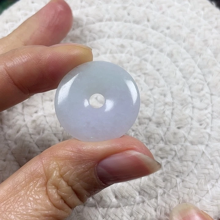 翡翠未镶嵌颈饰福利扣