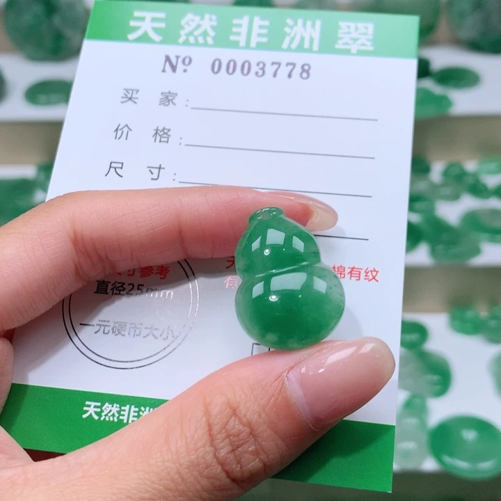 颈饰未镶嵌石英质玉