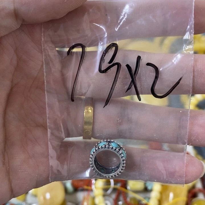 冬****未镶嵌蜜蜡裸石吊坠