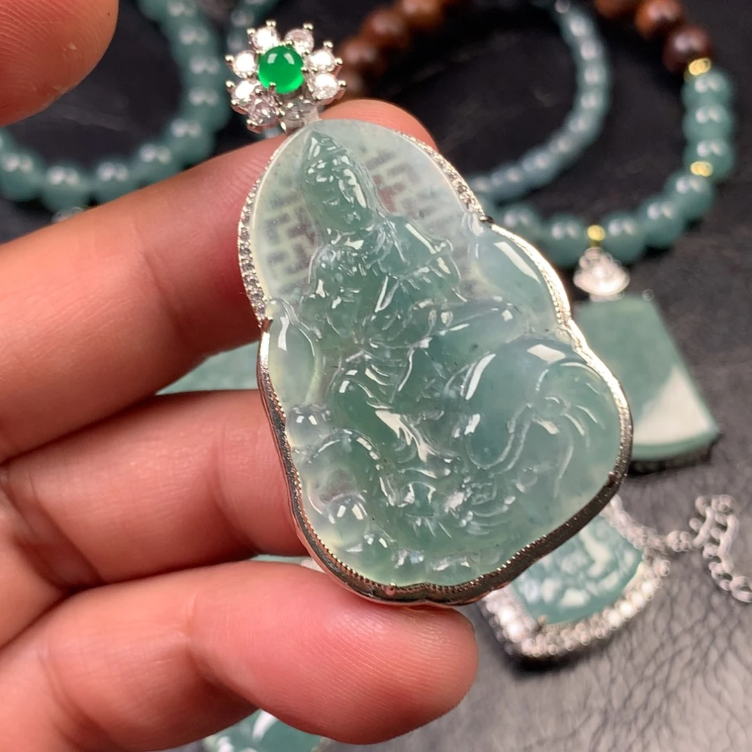 翡翠未镶嵌颈饰普贤