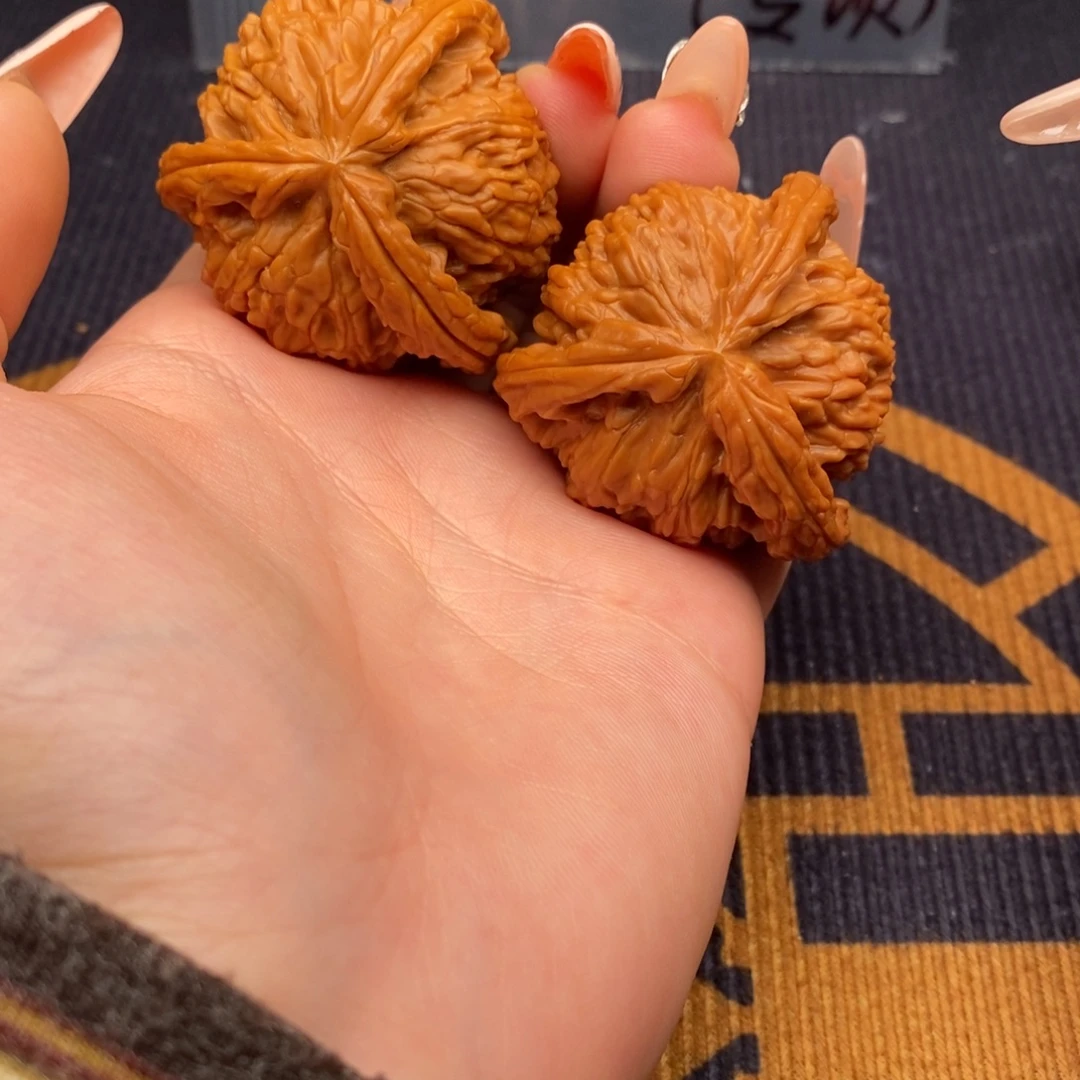 浅***央文玩核桃吊坠白狮子