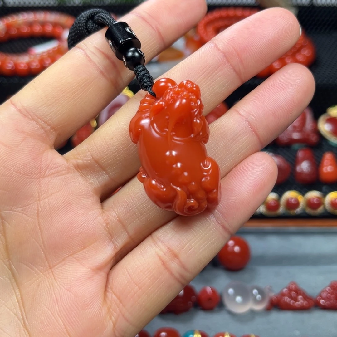 南红玛瑙未镶嵌貔貅吊坠