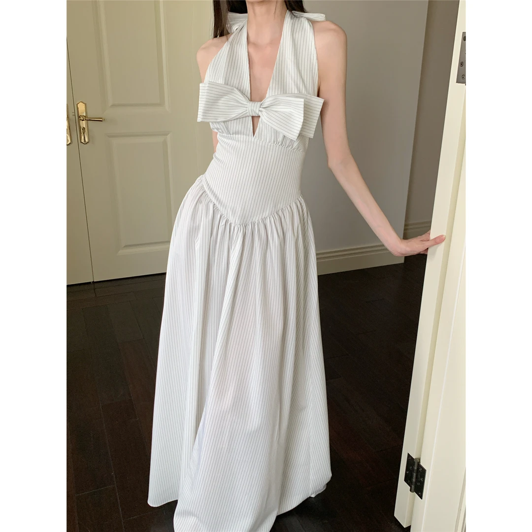 黑白条纹蝴蝶结收腰V领连衣裙法式气质无袖露背挂脖A字长裙