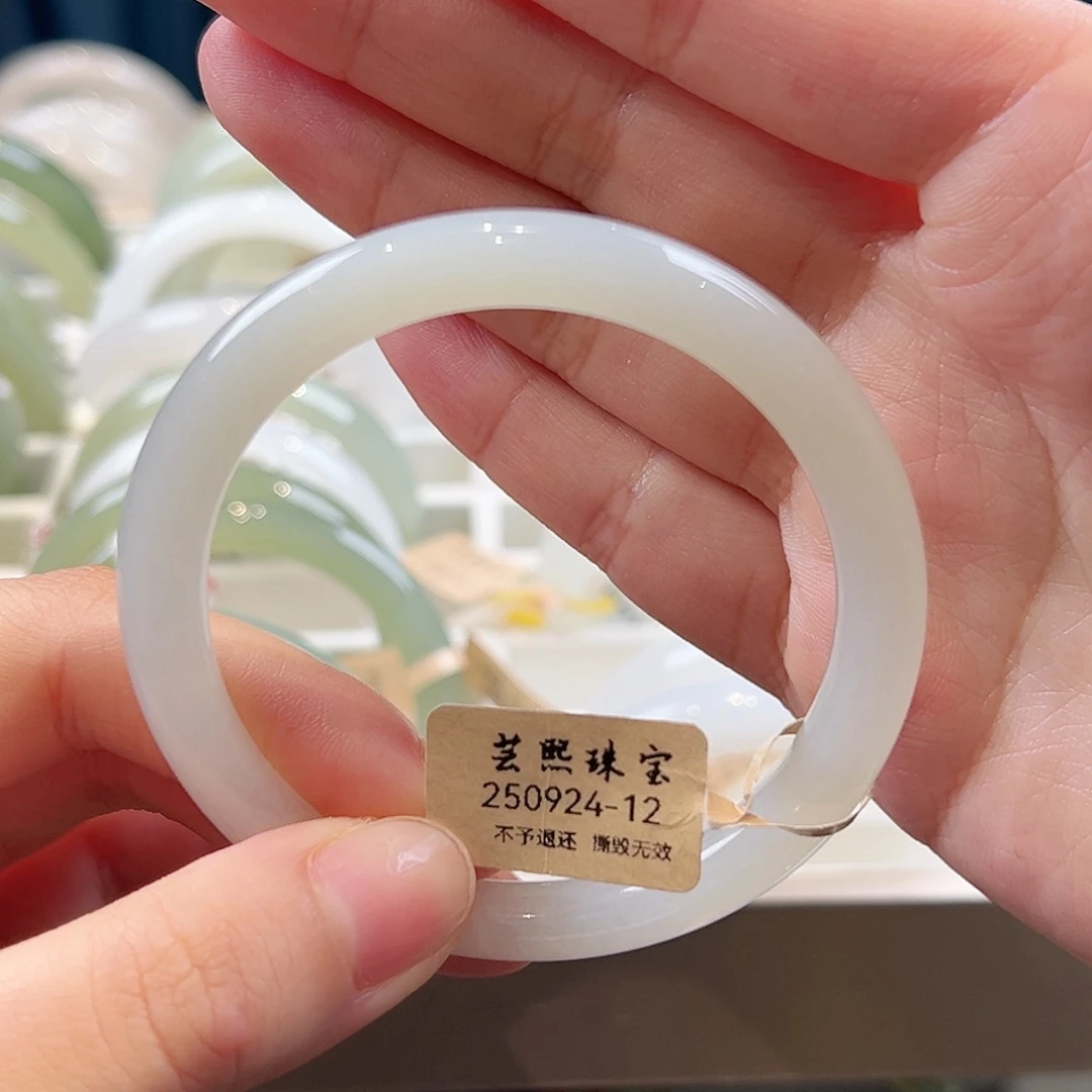 未镶嵌手镯和田玉拧***儿