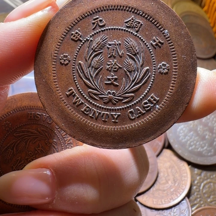 知***人一个铜币工艺品摆件