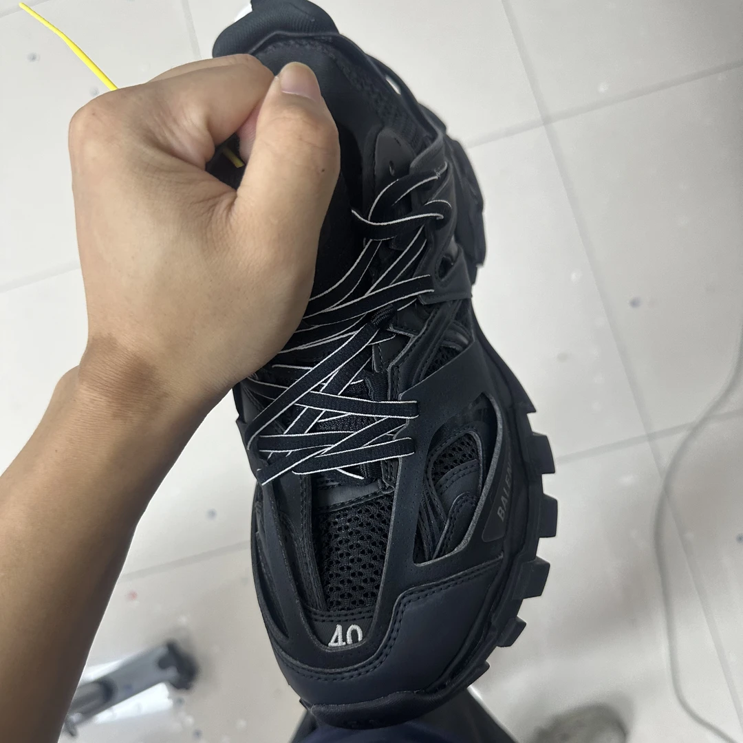 未使用 Balenciaga/巴黎世家 40码track老爹鞋全新 黑色SY