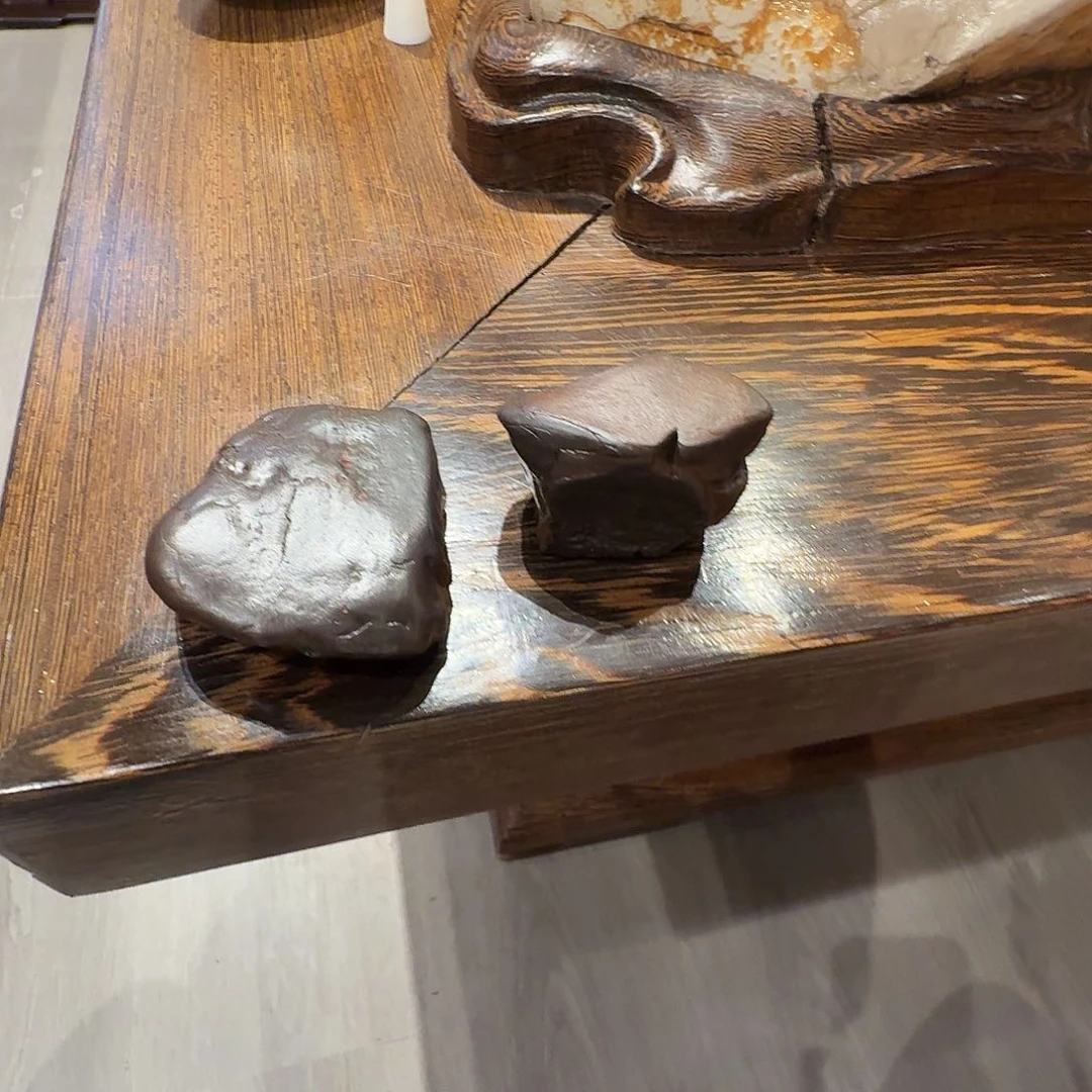 耿原石把玩收藏品