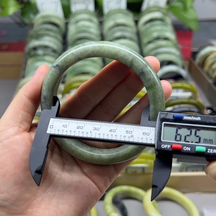 蛇纹石玉未镶嵌手镯38